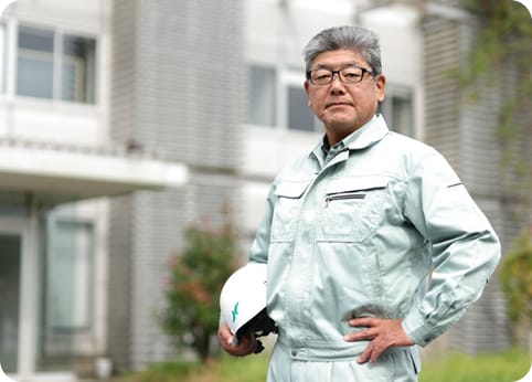 作業着を着た古川社長の写真