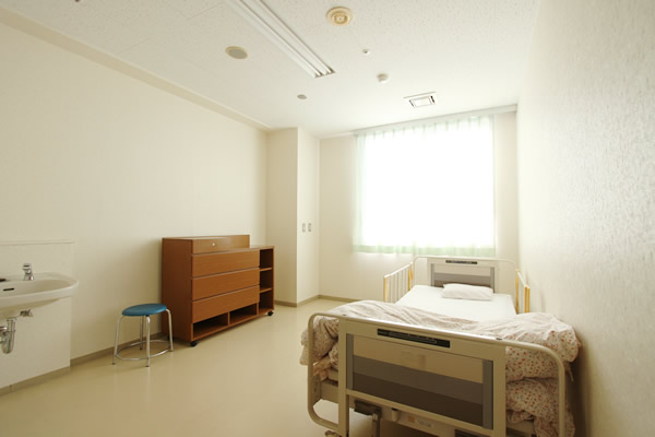 無人の入院個室