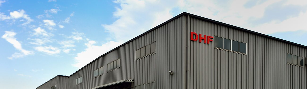 DHFの文字表示がある第一高周波工業の公式工場外観