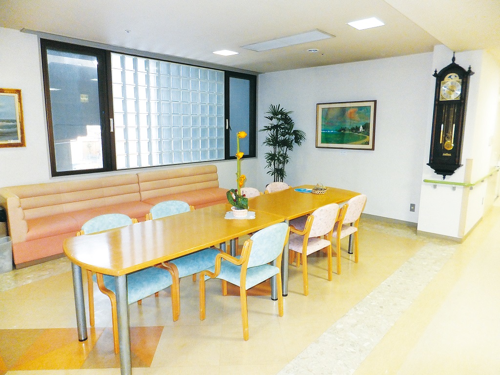 公式病院案内に掲載される病棟ロビー