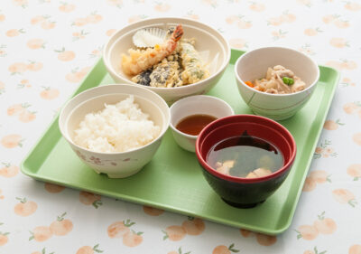 公式食事案内に掲載された食事