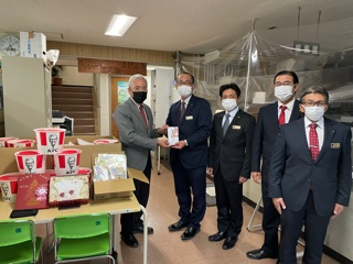 児童園へ　?Xmas会?　寄贈?