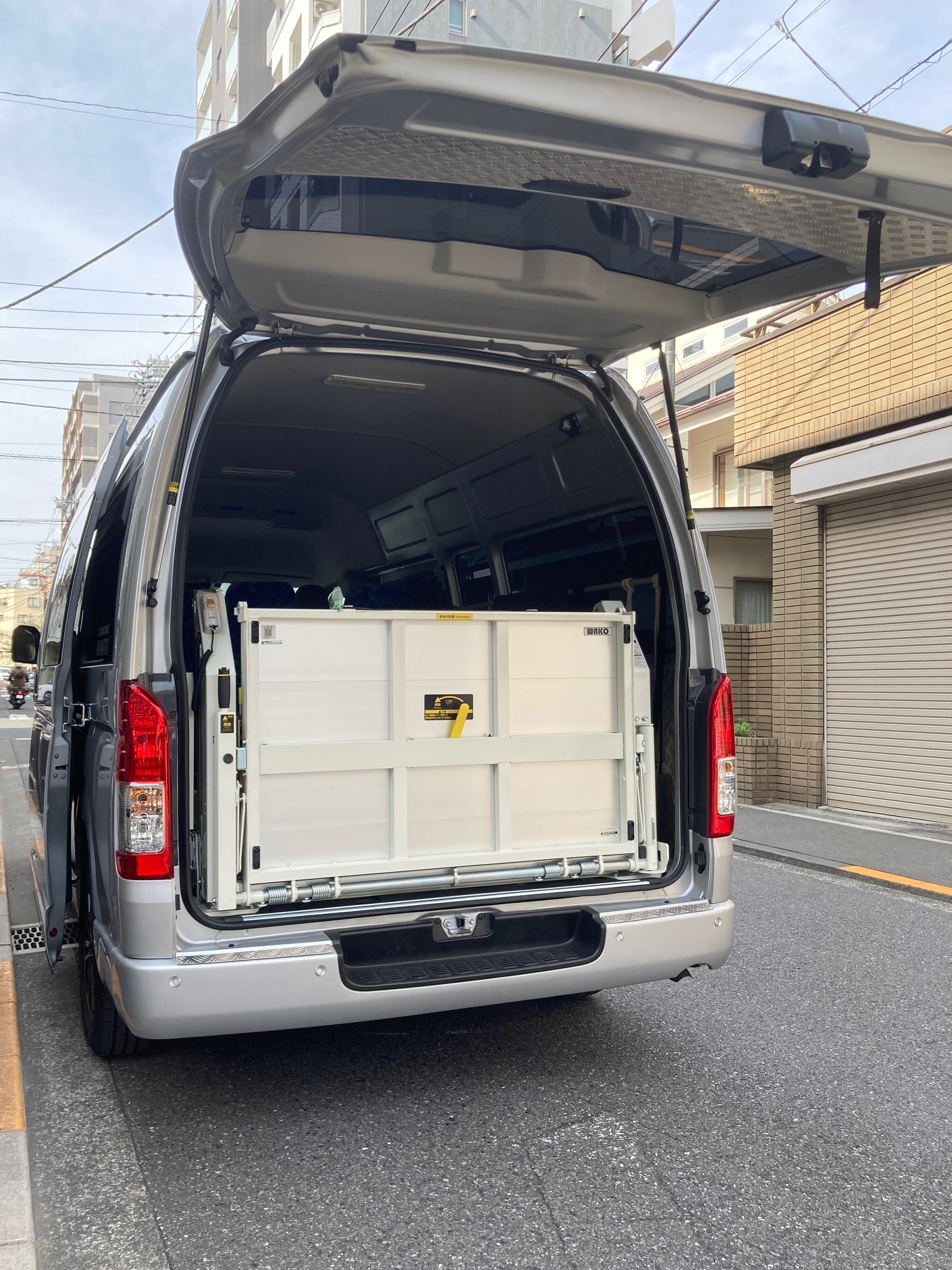 公式車両ページ掲載のリフト付きハイエース