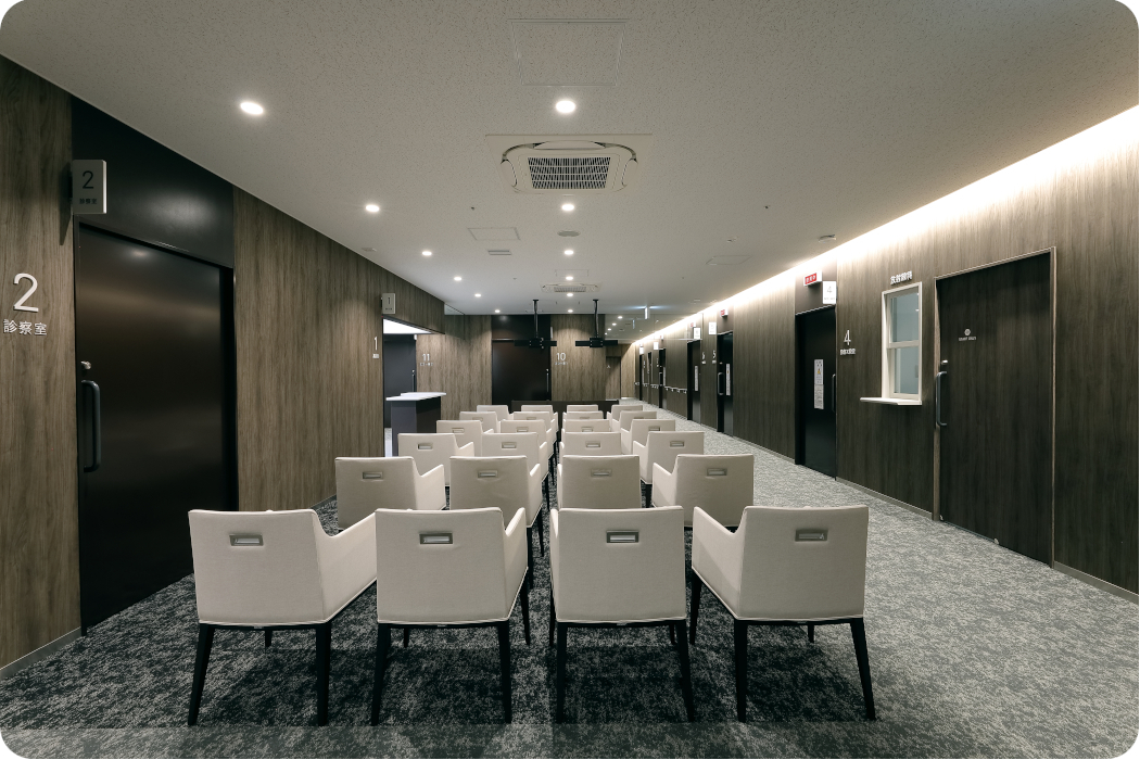 公式健康管理センター紹介に掲載された診察室前の待合