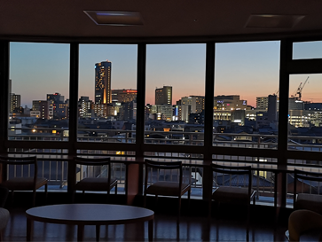 緩和ケア病棟の談話コーナーから見た夜景