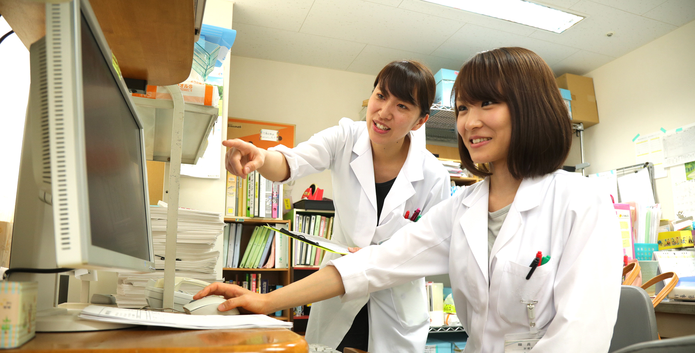 公式トップに掲載された院内で働くスタッフ