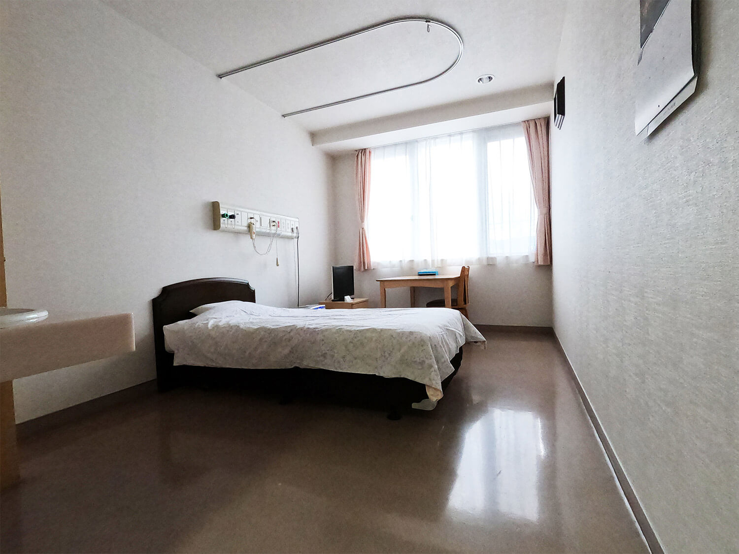 公式病棟案内に掲載された無人の個室