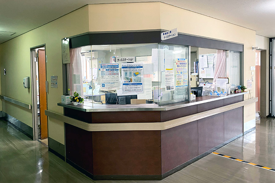 公式病棟案内に掲載された無人の南病棟ナースステーション