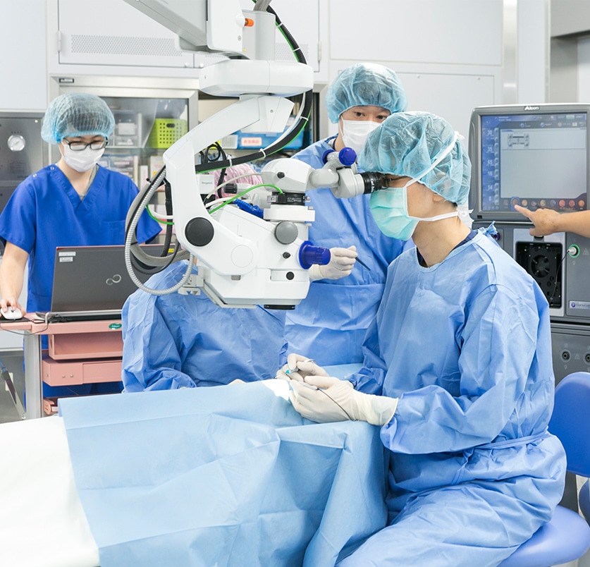 手術室で連携する医療スタッフ