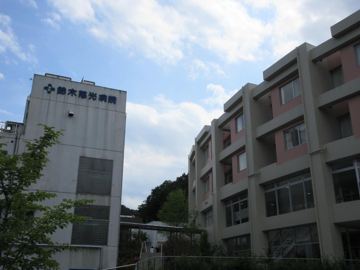 公式病棟案内に掲載される、鈴木慈光病院の名称が見える建物外観