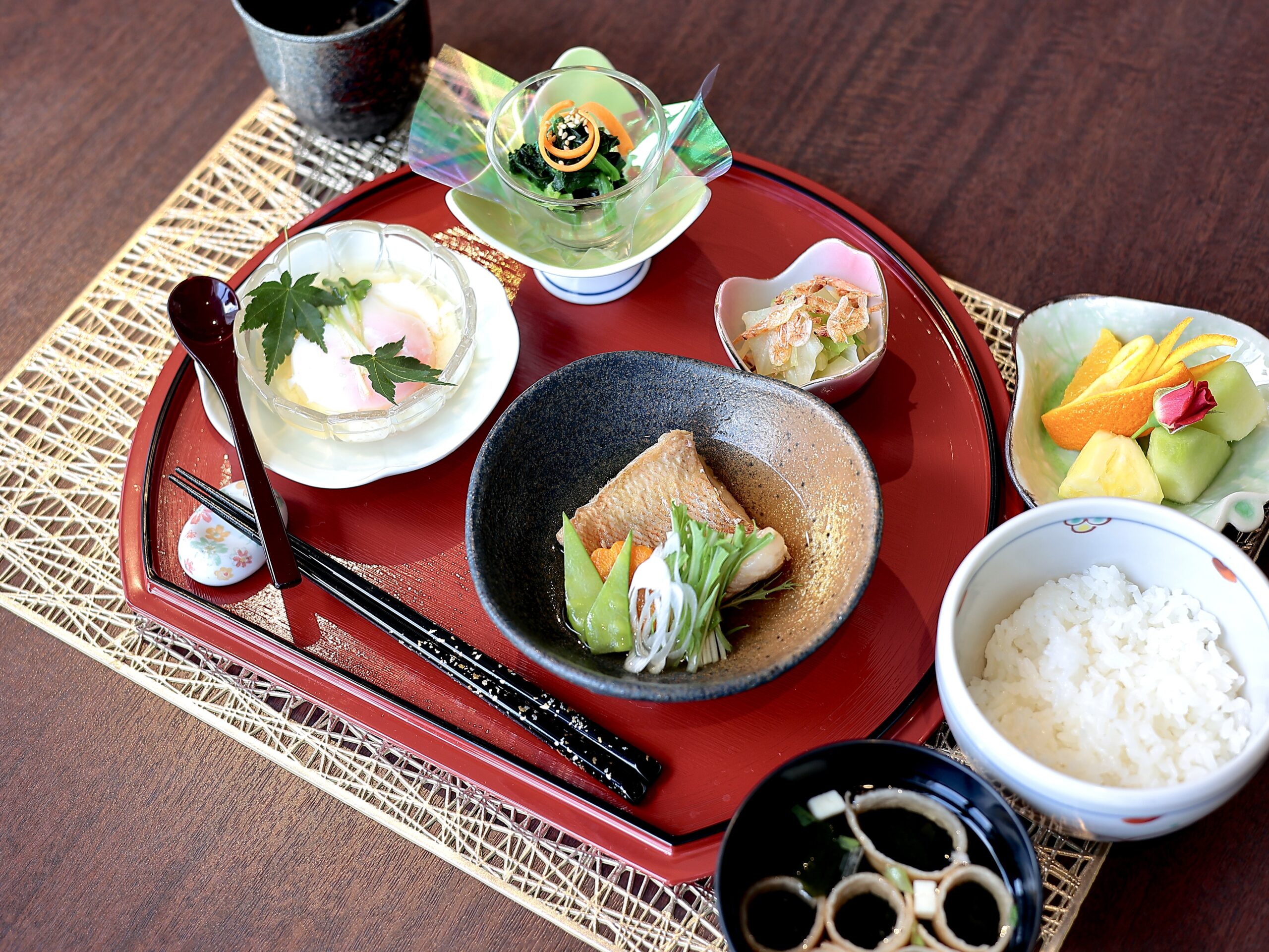 院内で提供する和食の膳