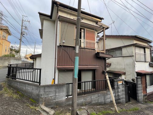 高低差のある道路下物件の例