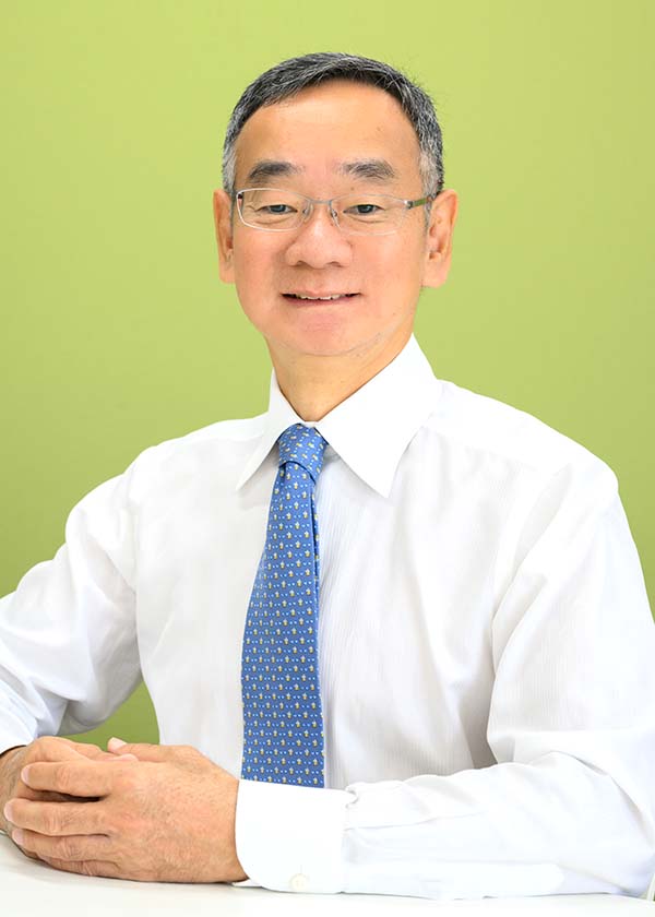 公式社員紹介ページ由来の人物文脈画像
