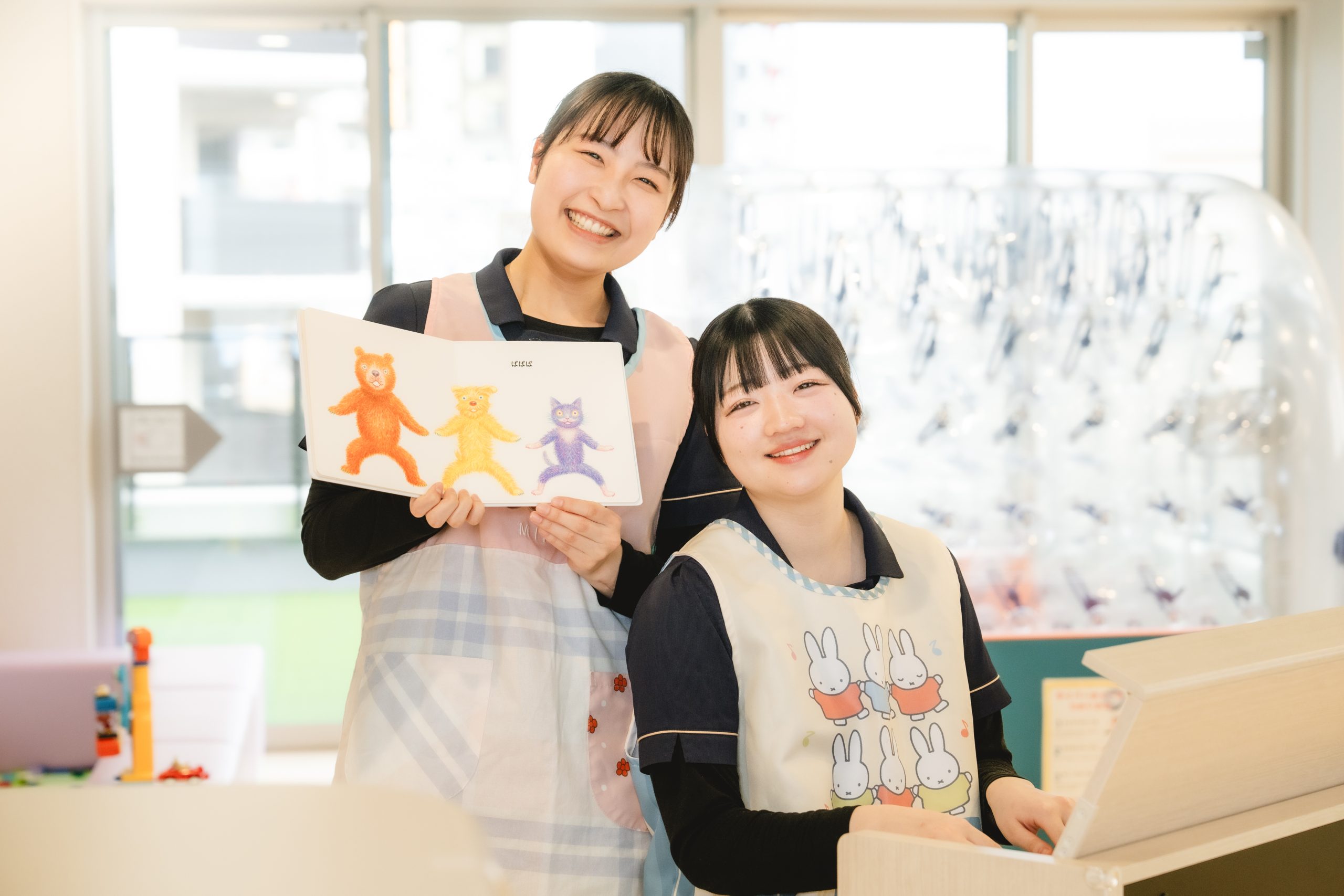 公式掲載の小児空間で働くスタッフ
