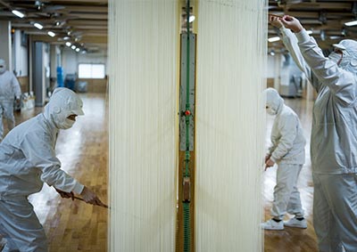 公式トップの手延べ工程に掲載された製造現場の実写