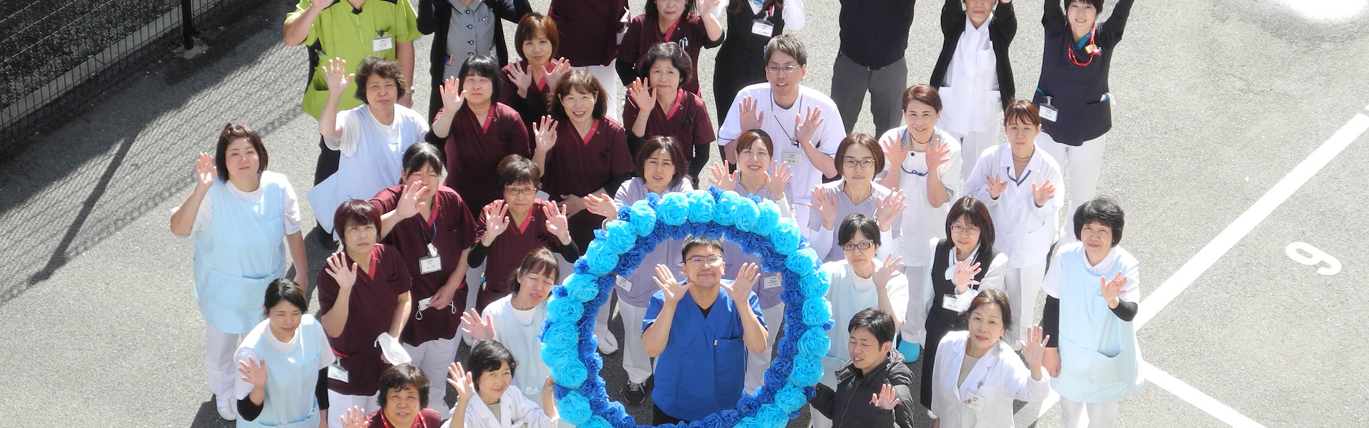 太田病院の公式トップに掲載された職員の集合写真