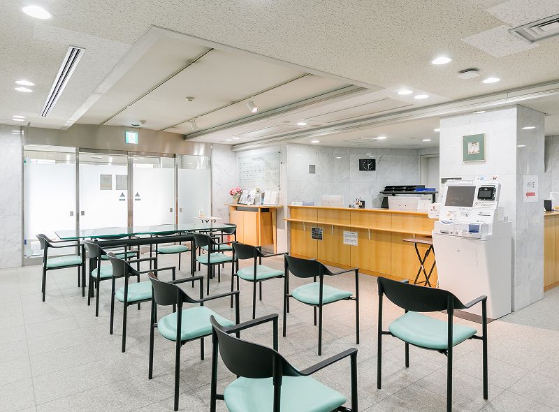 会計・入院・面会受付のある1階ロビー