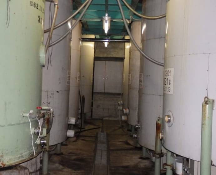 公式酒造りページに掲載された、低温仕込みに用いるタンク