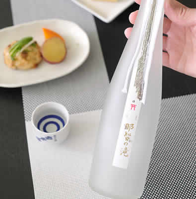 純米酒くまの那智の滝と酒器