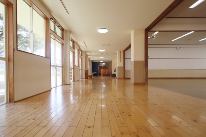 久留米市晴明保育園,施設紹介,広い廊下