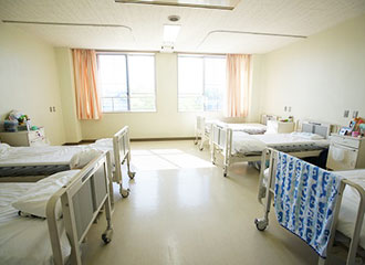 公式病院紹介に掲載された無人の病室