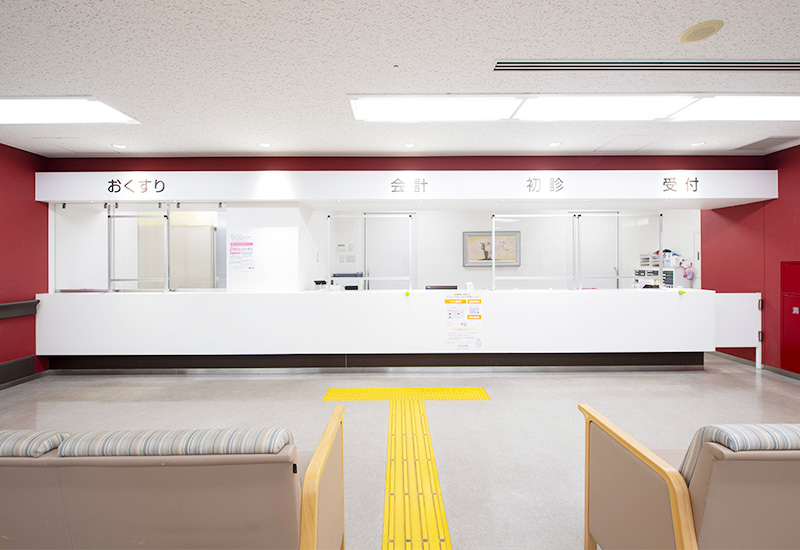 公式トップに掲載された無人の外来受付
