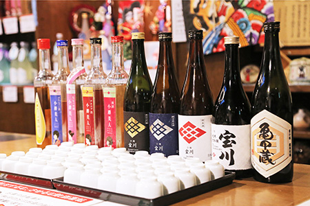 公式の製造場見学ページに掲載された宝川などの試飲コーナー