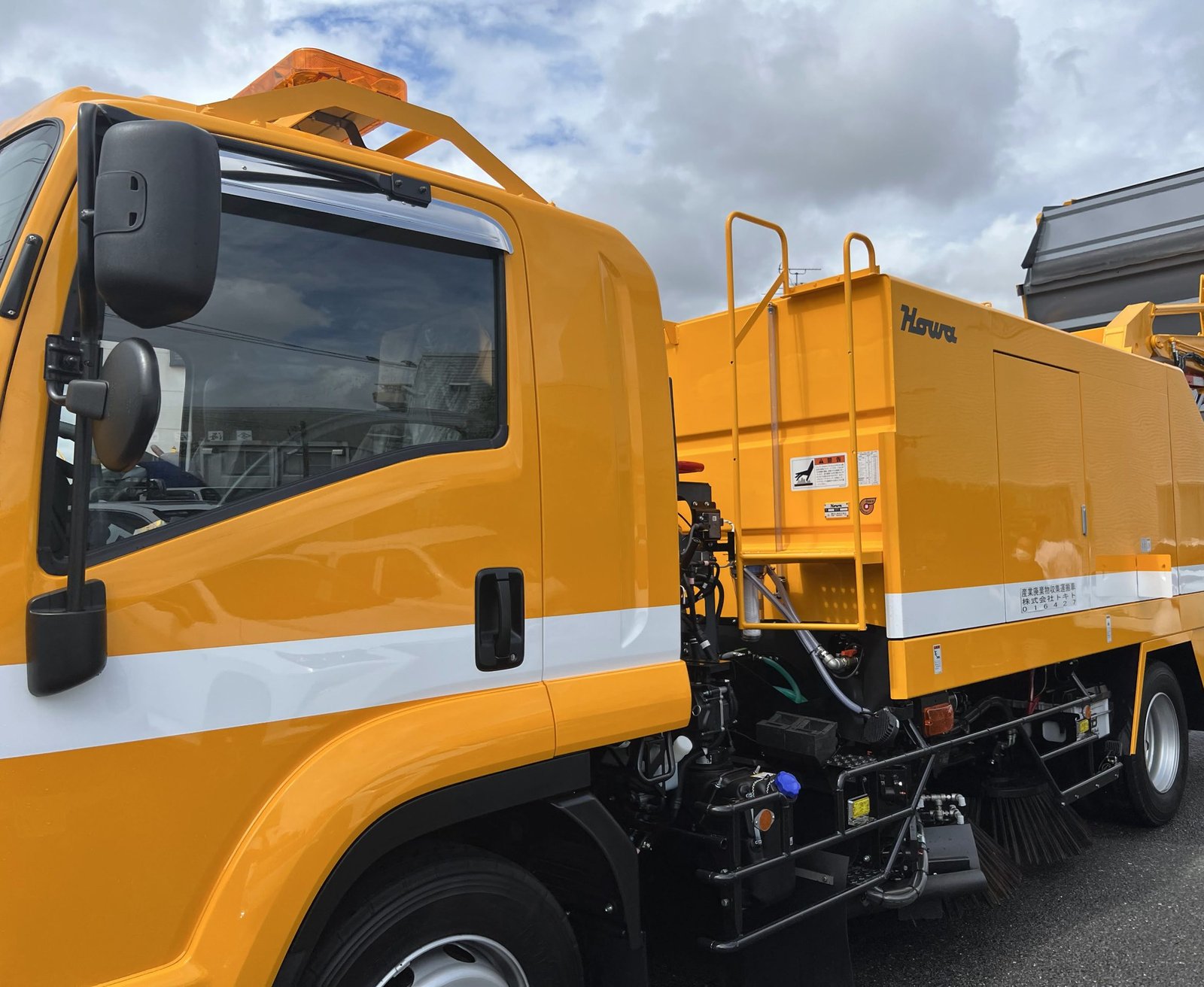 路面清掃車（株式会社トキト）