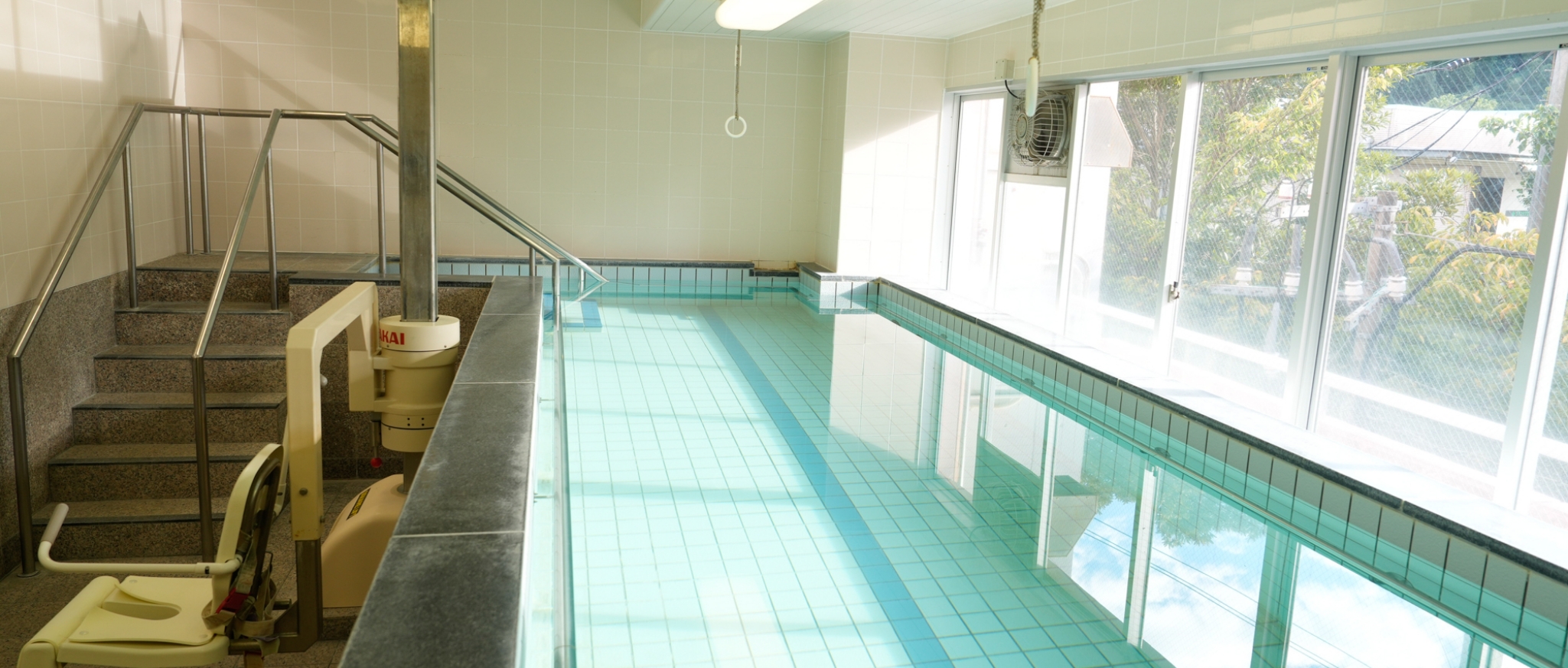 歩行練習に用いる温泉プール