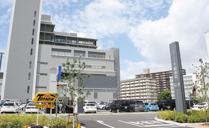 千船病院の建物と病院名サイン