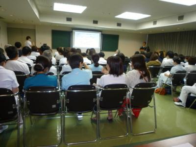 職員が参加する感染対策研修