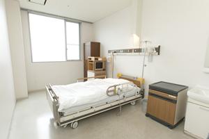 公式入院案内に掲載された個室病室。