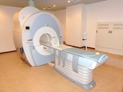公式健診案内に掲載される病院内のMRI装置