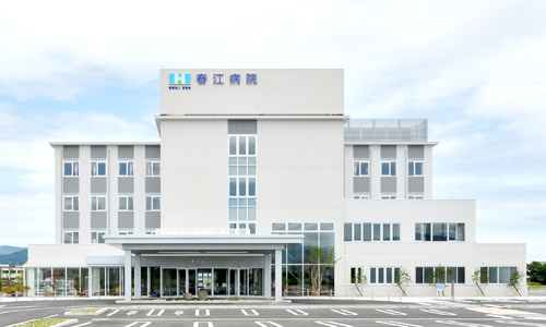 公式概要に掲載された正面玄関と車寄せが分かる病院外観