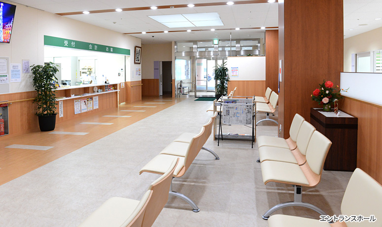 公式施設・設備ページに掲載された受付と待合のあるエントランスホール