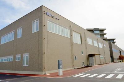 施設紹介ページに掲載された無人の病院建物外観