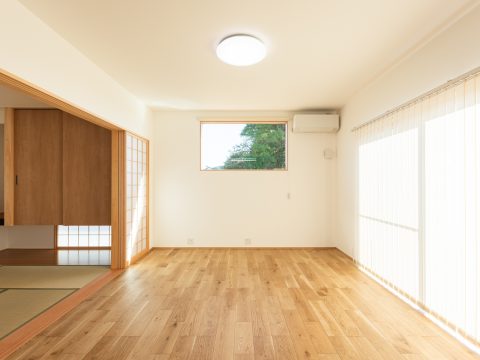 光と緑を愉しむ、和を取り入れた平屋の住まい