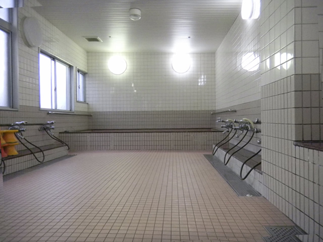 公式病院概要に掲載された無人の作業療法室