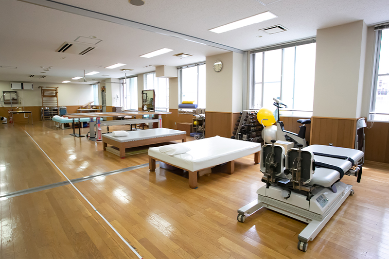 梶原病院のリハビリテーション室と訓練設備