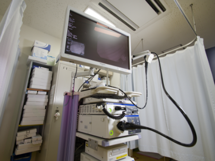 公式施設案内に掲載された全身CTスキャナーの検査室。