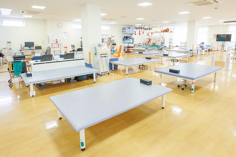 公式施設紹介に掲載された無人のリハビリテーション室