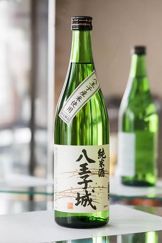 公式商品紹介の純米酒カテゴリーに掲載された八王子城のボトル