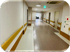 公式の医療療養病棟ページに掲載された病棟内通路