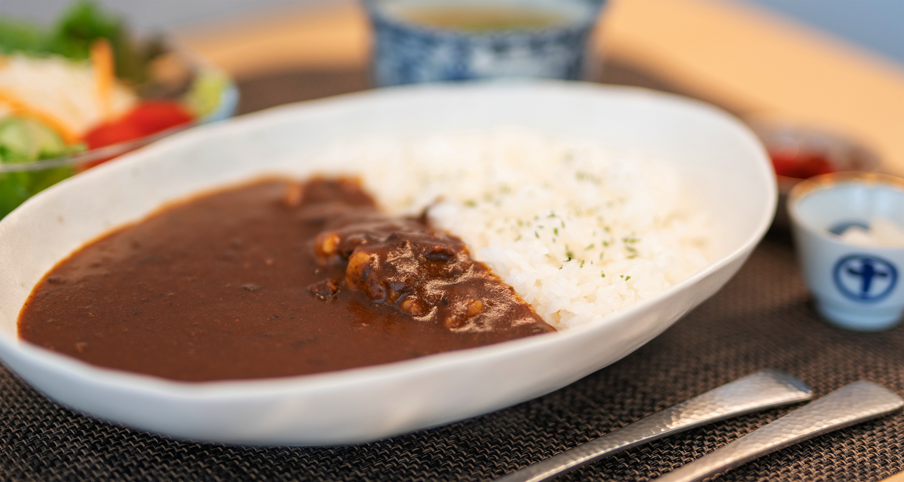公式トップのスライドに掲載された料理写真