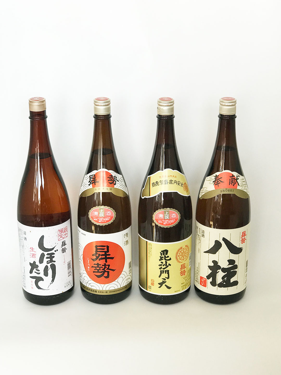 公式直売所ページに掲載された、複数銘柄の酒瓶の集合写真