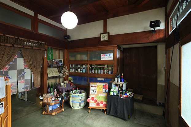 小町酒造の蔵元直売所と長良川の商品