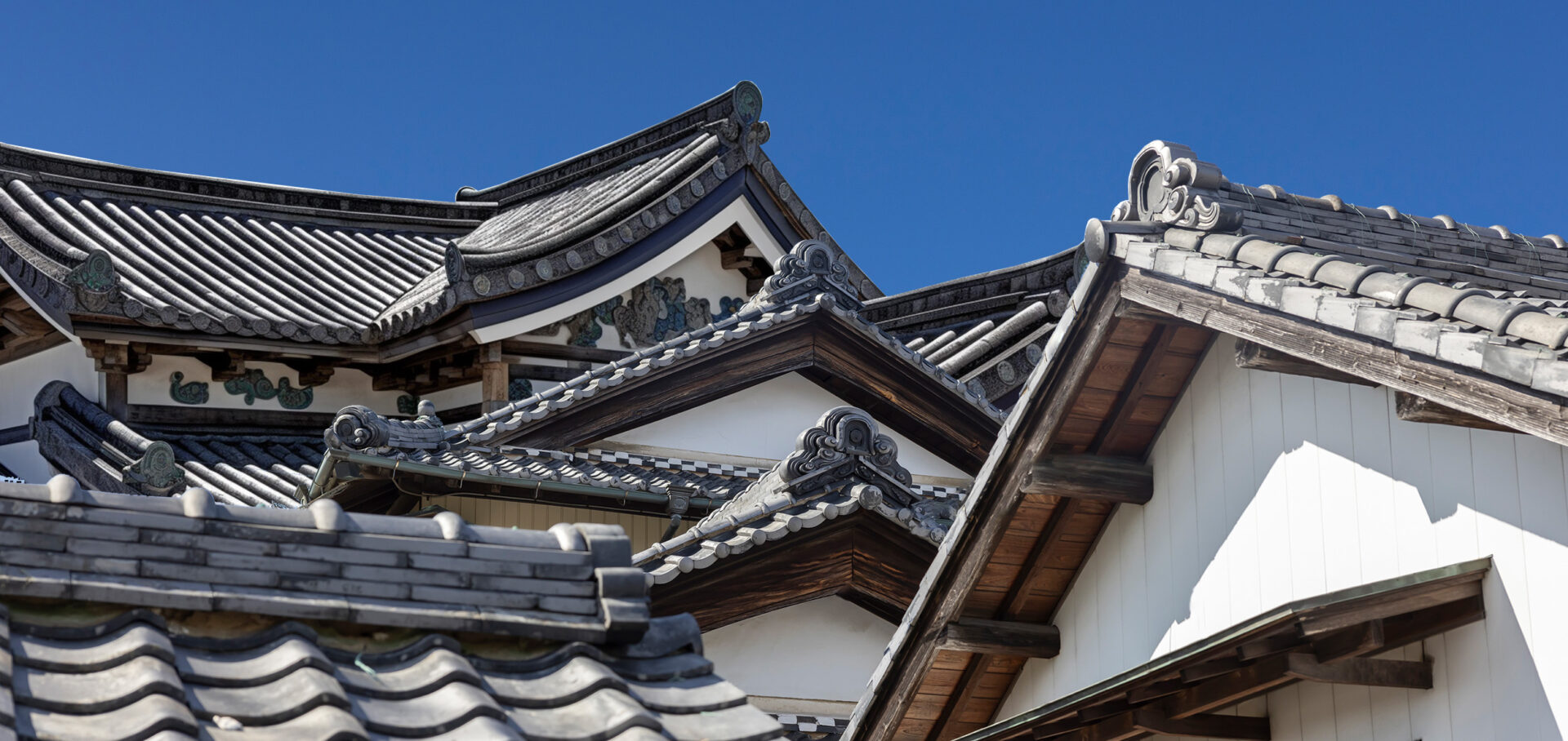公式「190年の伝統」ページに掲載された酒蔵建築