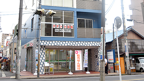 南山堂薬局本八幡駅前店 の写真