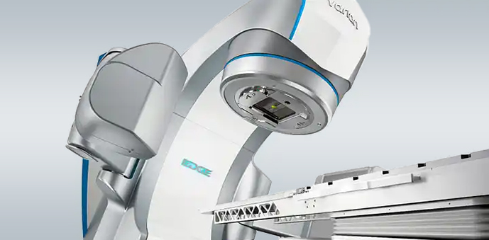 公式放射線治療センターのTrueBeam Edge設備紹介に掲載される治療装置