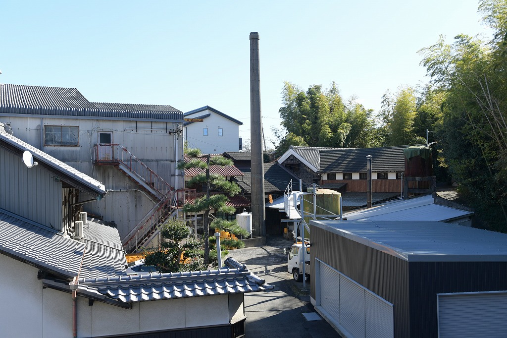 公式蔵元紹介に掲載された後藤酒造場の建物と煙突